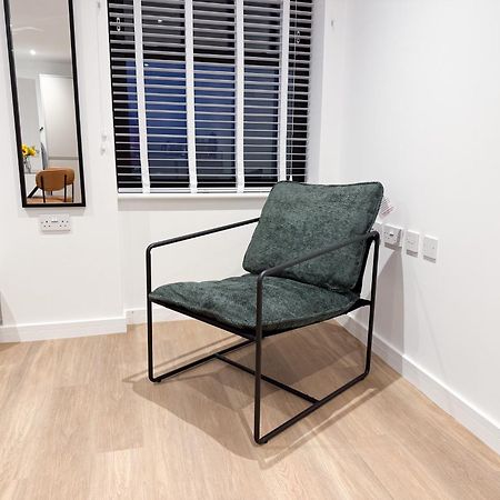 Spacious Modern 1 Bed Apartments In St Neots - Perfect For Contractors & Professionals - Free Parking - Wifi - Fully Equipped Kitchen - Smart Tv Ideal For Work Stays And Long Projects Extérieur photo