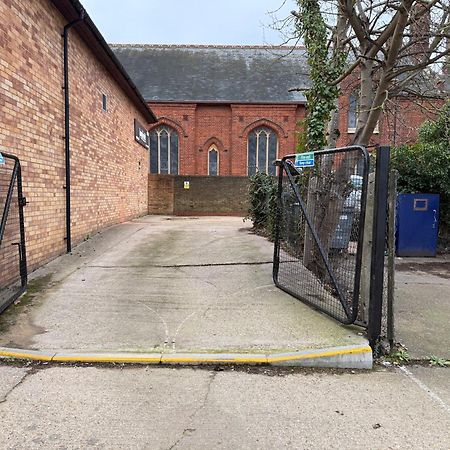 Spacious Modern 1 Bed Apartments In St Neots - Perfect For Contractors & Professionals - Free Parking - Wifi - Fully Equipped Kitchen - Smart Tv Ideal For Work Stays And Long Projects Extérieur photo