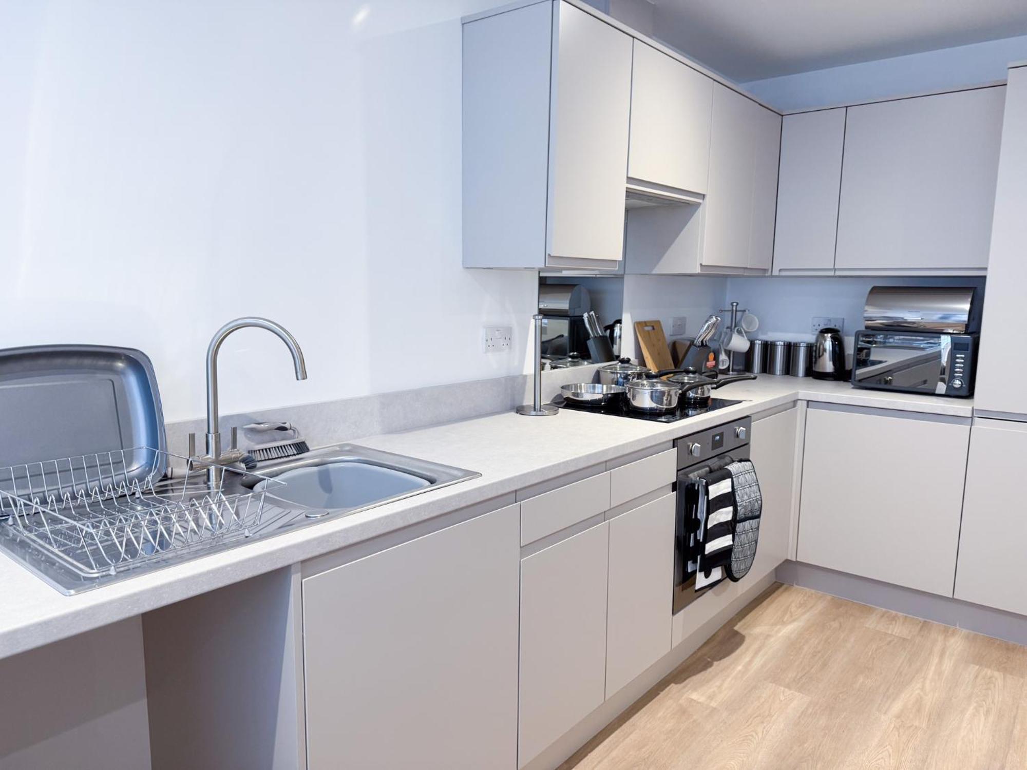 Spacious Modern 1 Bed Apartments In St Neots - Perfect For Contractors & Professionals - Free Parking - Wifi - Fully Equipped Kitchen - Smart Tv Ideal For Work Stays And Long Projects Extérieur photo