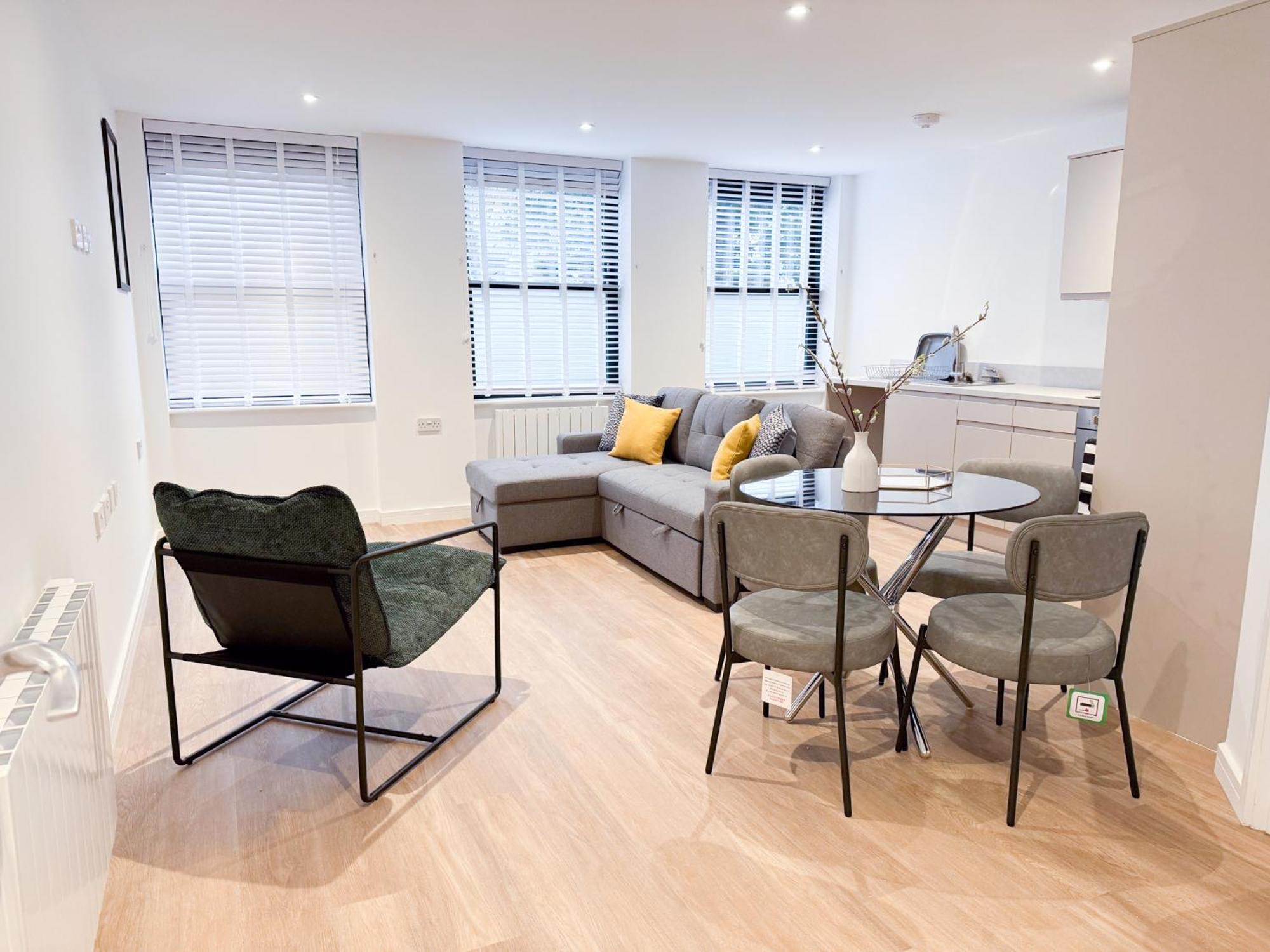Spacious Modern 1 Bed Apartments In St Neots - Perfect For Contractors & Professionals - Free Parking - Wifi - Fully Equipped Kitchen - Smart Tv Ideal For Work Stays And Long Projects Extérieur photo