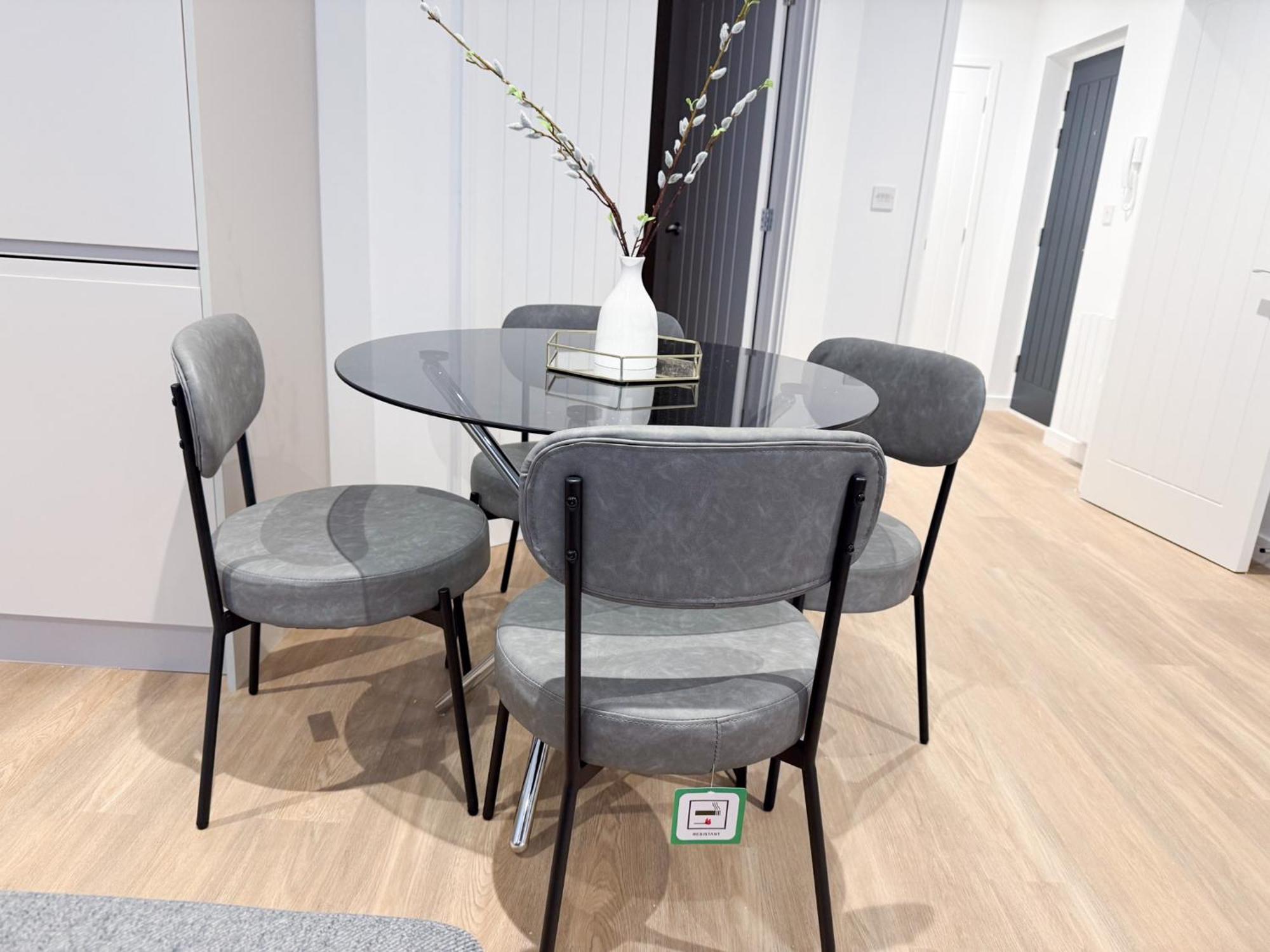 Spacious Modern 1 Bed Apartments In St Neots - Perfect For Contractors & Professionals - Free Parking - Wifi - Fully Equipped Kitchen - Smart Tv Ideal For Work Stays And Long Projects Extérieur photo