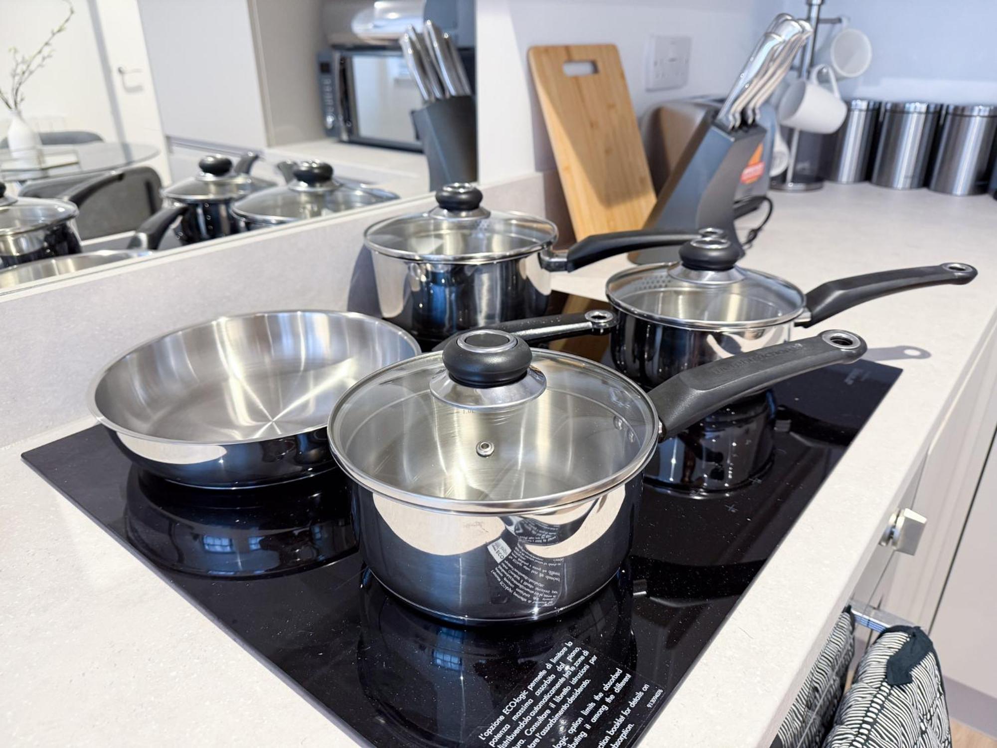 Spacious Modern 1 Bed Apartments In St Neots - Perfect For Contractors & Professionals - Free Parking - Wifi - Fully Equipped Kitchen - Smart Tv Ideal For Work Stays And Long Projects Extérieur photo