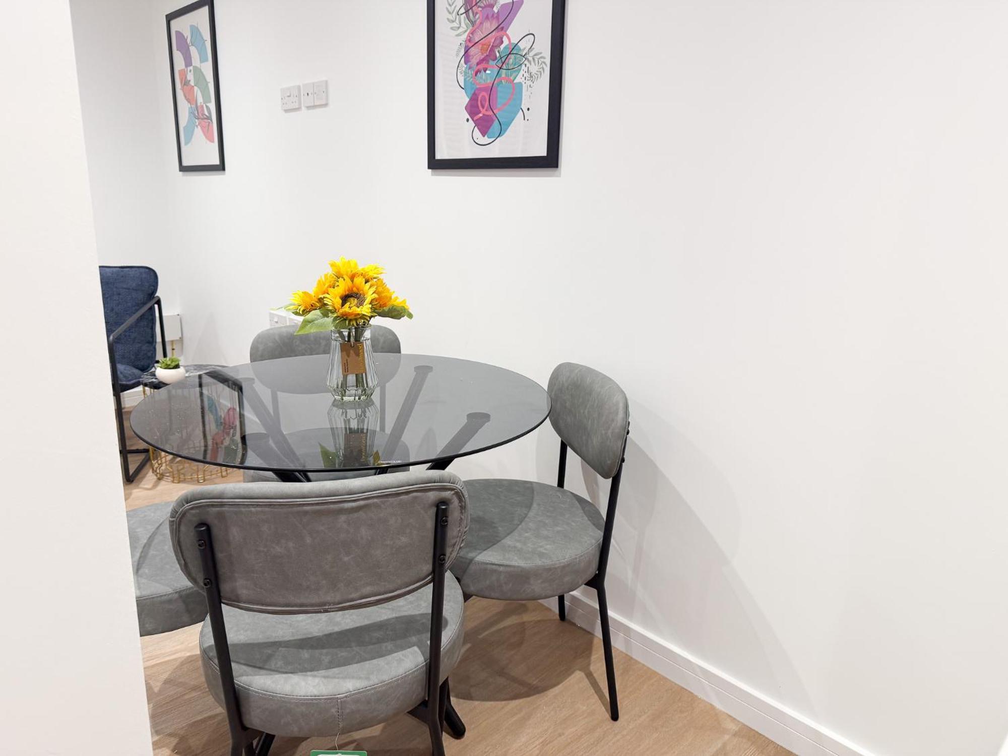 Spacious Modern 1 Bed Apartments In St Neots - Perfect For Contractors & Professionals - Free Parking - Wifi - Fully Equipped Kitchen - Smart Tv Ideal For Work Stays And Long Projects Extérieur photo