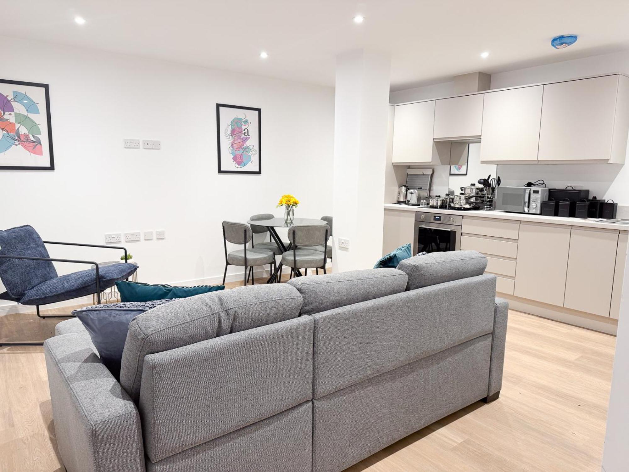 Spacious Modern 1 Bed Apartments In St Neots - Perfect For Contractors & Professionals - Free Parking - Wifi - Fully Equipped Kitchen - Smart Tv Ideal For Work Stays And Long Projects Extérieur photo