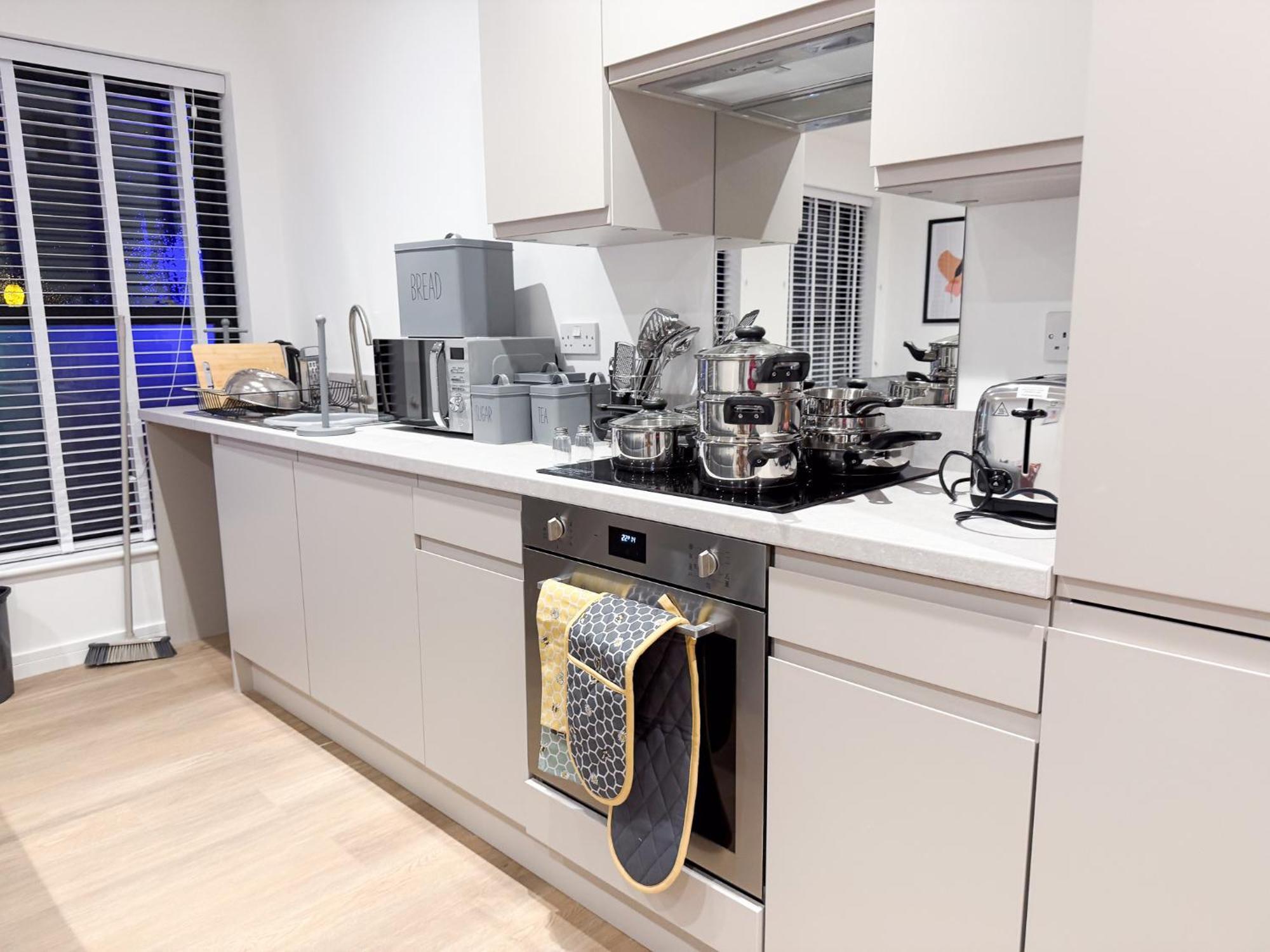 Spacious Modern 1 Bed Apartments In St Neots - Perfect For Contractors & Professionals - Free Parking - Wifi - Fully Equipped Kitchen - Smart Tv Ideal For Work Stays And Long Projects Extérieur photo