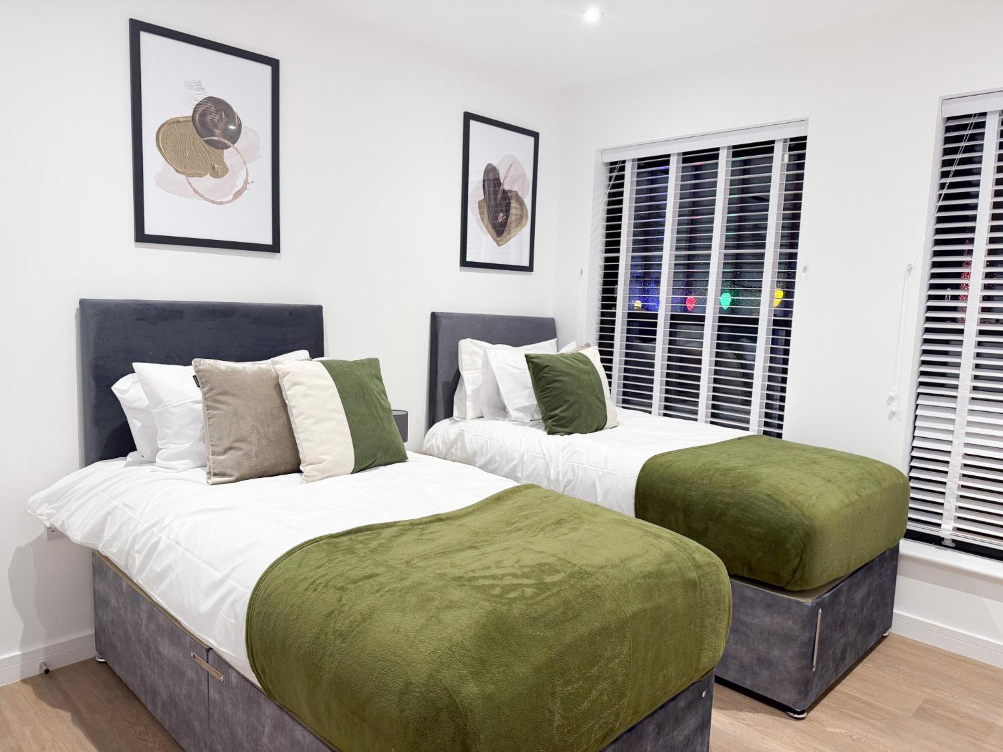 Spacious Modern 1 Bed Apartments In St Neots - Perfect For Contractors & Professionals - Free Parking - Wifi - Fully Equipped Kitchen - Smart Tv Ideal For Work Stays And Long Projects Extérieur photo