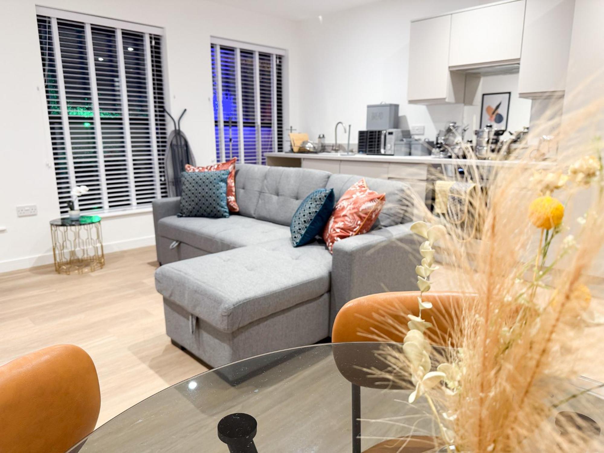 Spacious Modern 1 Bed Apartments In St Neots - Perfect For Contractors & Professionals - Free Parking - Wifi - Fully Equipped Kitchen - Smart Tv Ideal For Work Stays And Long Projects Extérieur photo