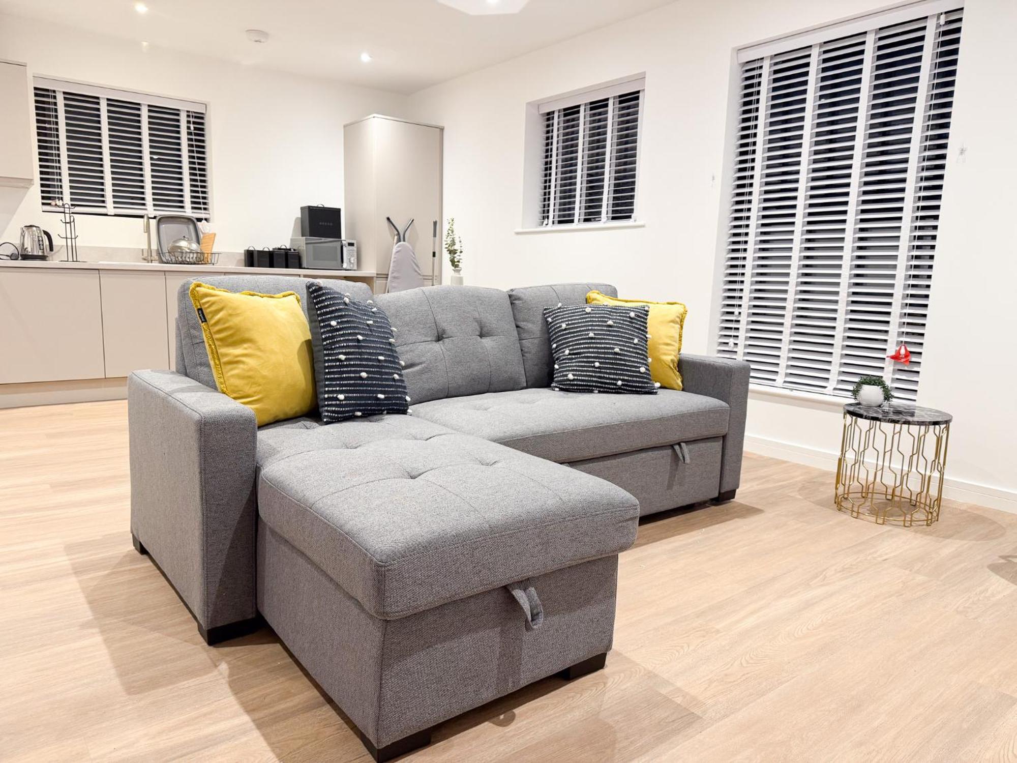 Spacious Modern 1 Bed Apartments In St Neots - Perfect For Contractors & Professionals - Free Parking - Wifi - Fully Equipped Kitchen - Smart Tv Ideal For Work Stays And Long Projects Extérieur photo