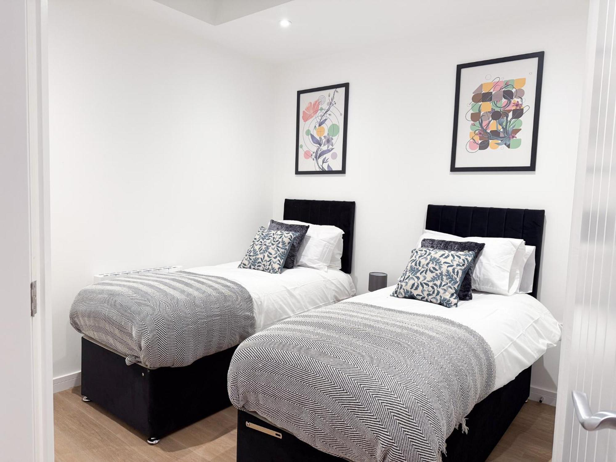 Spacious Modern 1 Bed Apartments In St Neots - Perfect For Contractors & Professionals - Free Parking - Wifi - Fully Equipped Kitchen - Smart Tv Ideal For Work Stays And Long Projects Extérieur photo