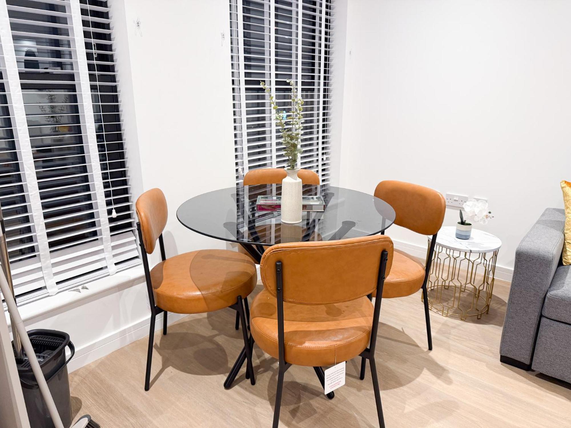 Spacious Modern 1 Bed Apartments In St Neots - Perfect For Contractors & Professionals - Free Parking - Wifi - Fully Equipped Kitchen - Smart Tv Ideal For Work Stays And Long Projects Extérieur photo