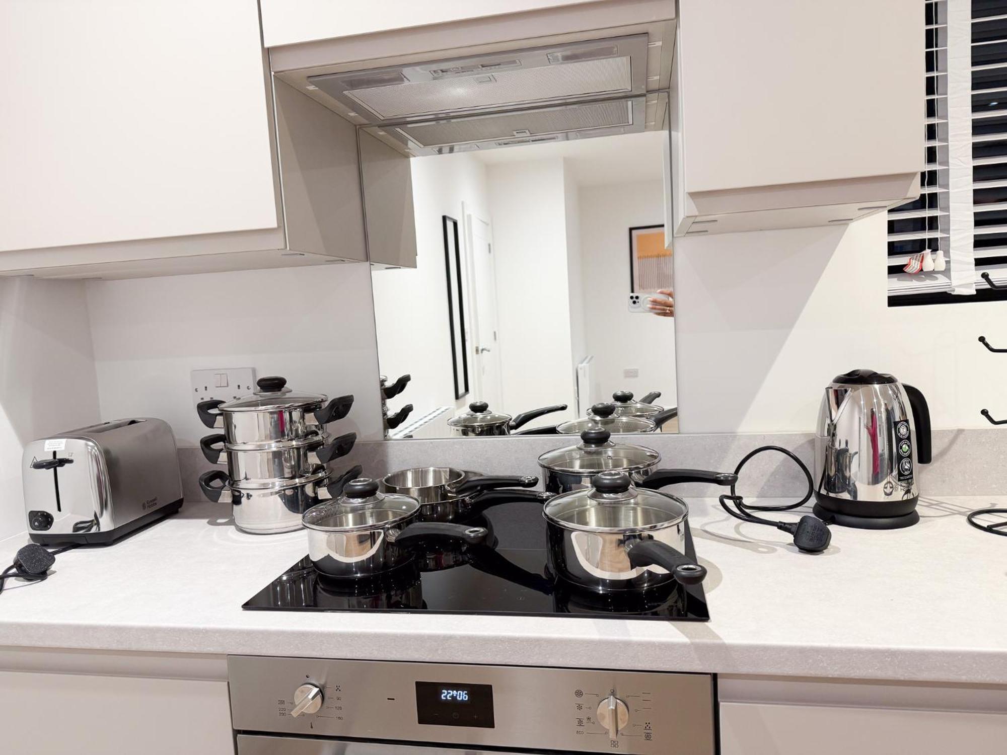 Spacious Modern 1 Bed Apartments In St Neots - Perfect For Contractors & Professionals - Free Parking - Wifi - Fully Equipped Kitchen - Smart Tv Ideal For Work Stays And Long Projects Extérieur photo