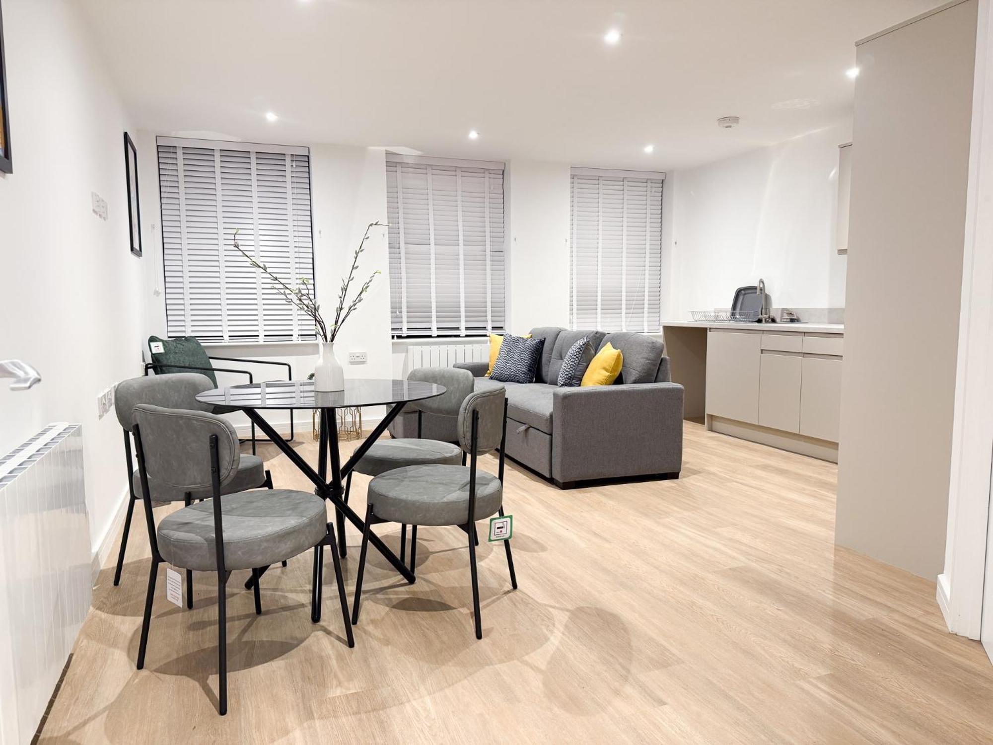 Spacious Modern 1 Bed Apartments In St Neots - Perfect For Contractors & Professionals - Free Parking - Wifi - Fully Equipped Kitchen - Smart Tv Ideal For Work Stays And Long Projects Extérieur photo