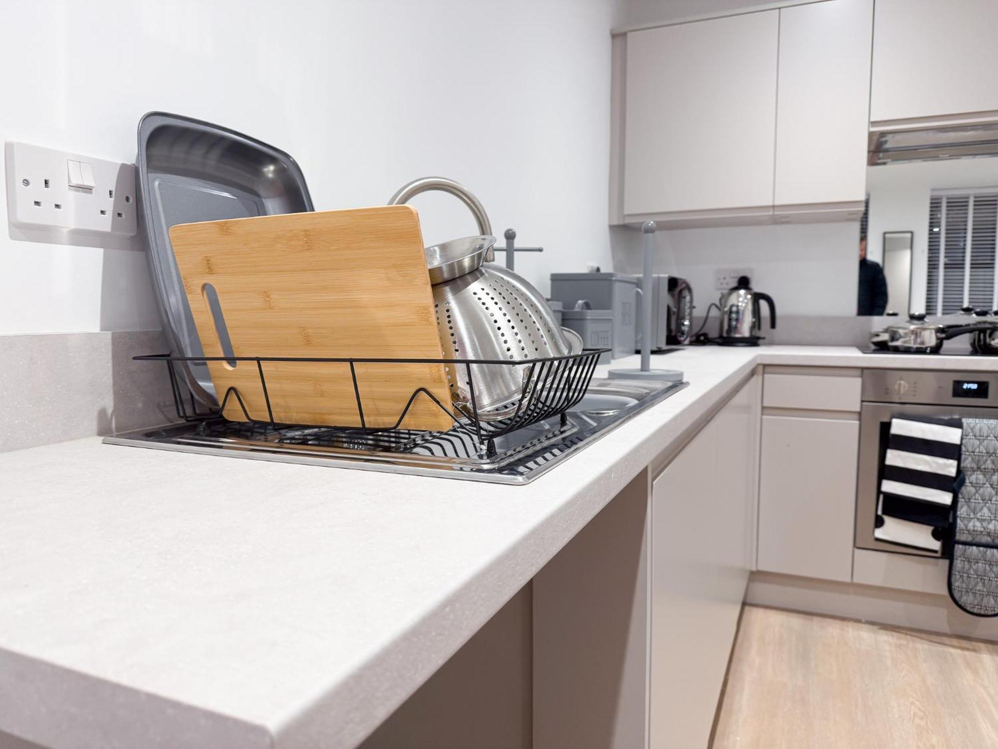 Spacious Modern 1 Bed Apartments In St Neots - Perfect For Contractors & Professionals - Free Parking - Wifi - Fully Equipped Kitchen - Smart Tv Ideal For Work Stays And Long Projects Extérieur photo