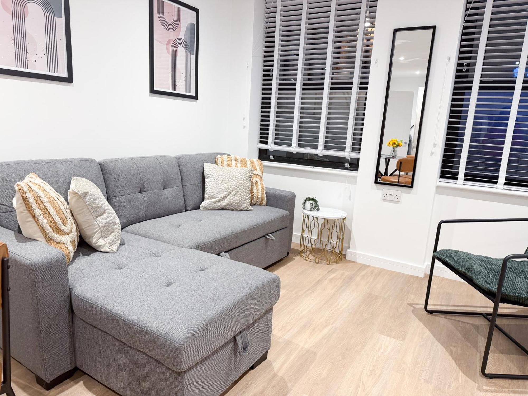 Spacious Modern 1 Bed Apartments In St Neots - Perfect For Contractors & Professionals - Free Parking - Wifi - Fully Equipped Kitchen - Smart Tv Ideal For Work Stays And Long Projects Extérieur photo