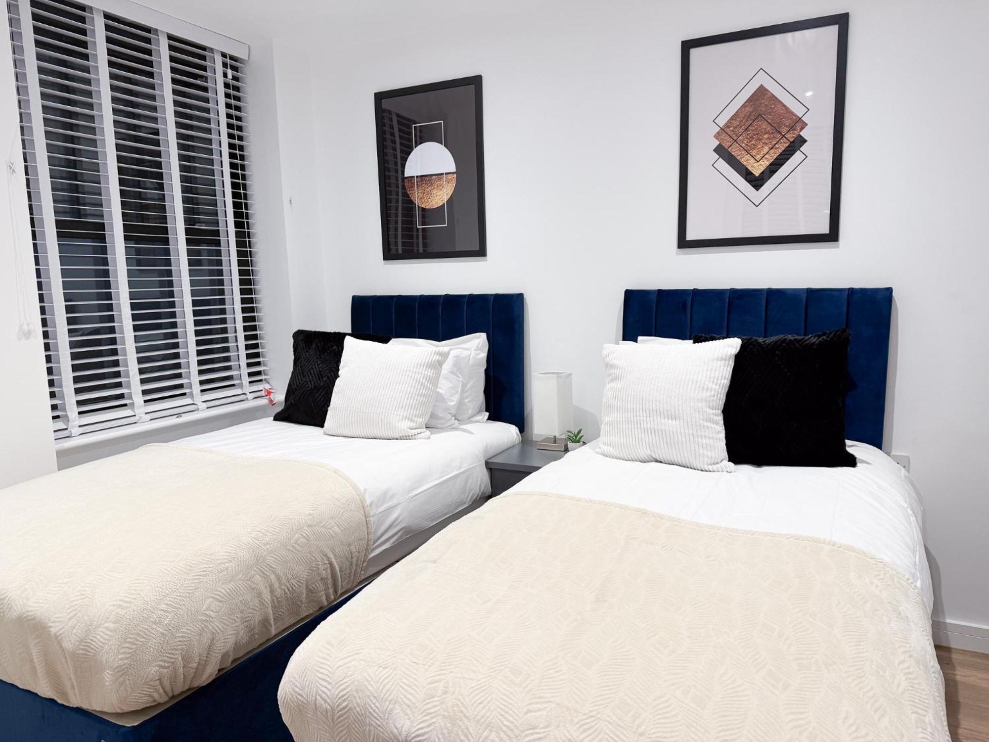 Spacious Modern 1 Bed Apartments In St Neots - Perfect For Contractors & Professionals - Free Parking - Wifi - Fully Equipped Kitchen - Smart Tv Ideal For Work Stays And Long Projects Extérieur photo