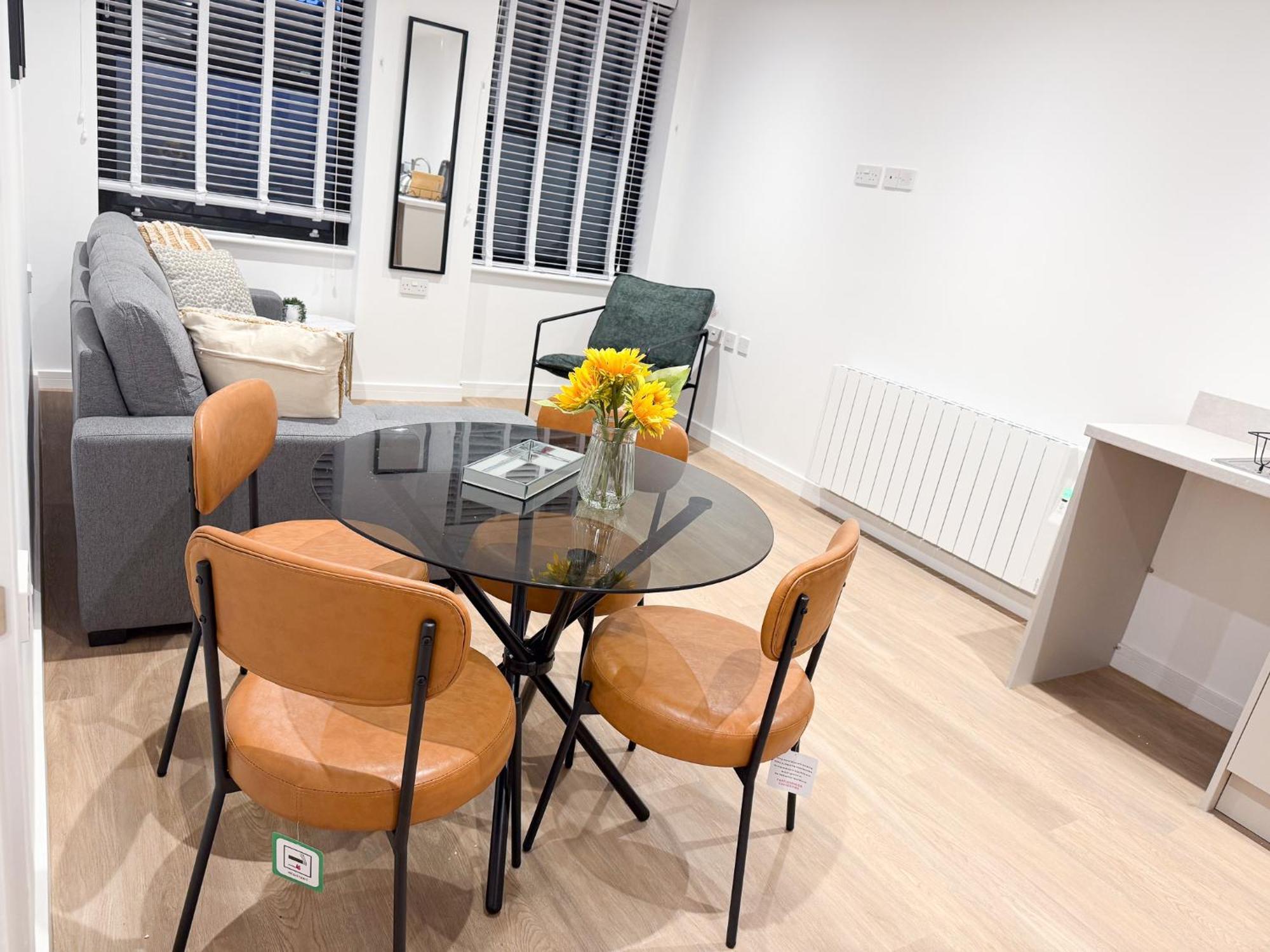 Spacious Modern 1 Bed Apartments In St Neots - Perfect For Contractors & Professionals - Free Parking - Wifi - Fully Equipped Kitchen - Smart Tv Ideal For Work Stays And Long Projects Extérieur photo